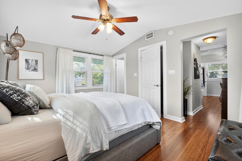 Building Photo - 1017 12th Ave N