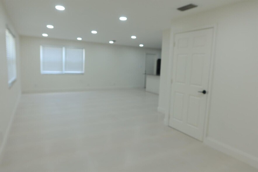 Building Photo - 2630 SW 49th Ct