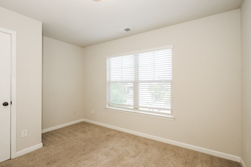 Building Photo - 125 Magnaview Dr