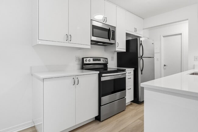 Building Photo - 821 Douglas Ave