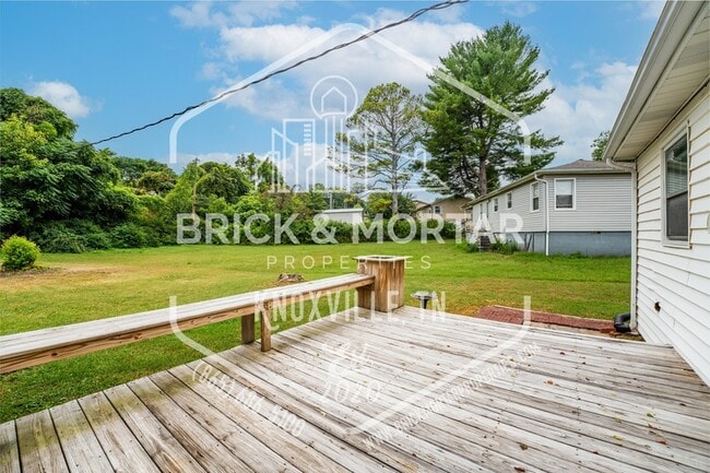 Building Photo - 815 Julianne Dr