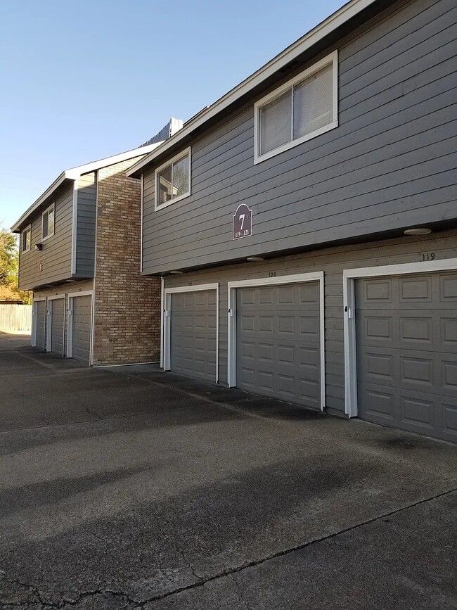 Building Photo - 11240 Perry Rd