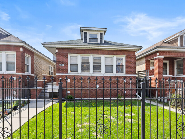 Primary Photo - 2516 N Keeler Ave