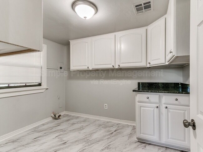 Building Photo - 9706 N Garnett Dr