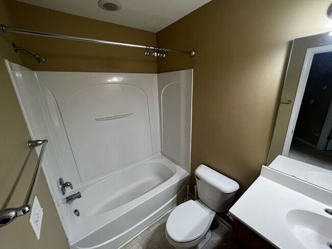 Building Photo - 226 S Lamplighter Ln