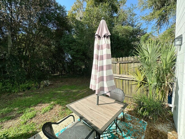 Building Photo - Oak Village - Beautiful 2 Bedroom, 1 Bathroom Townhome