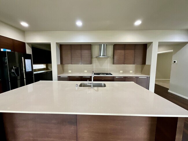 Building Photo - Beautiful and Spacious 4 Bedroom Home in M...