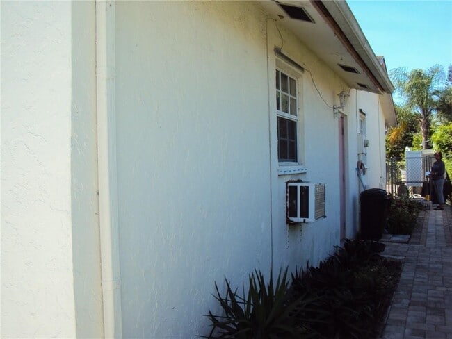 Building Photo - 10132 Windtree Ln