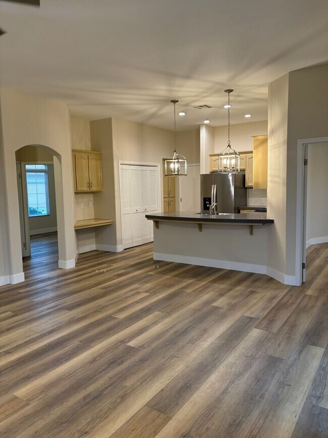 Building Photo - 624 Jasmine Parke Dr