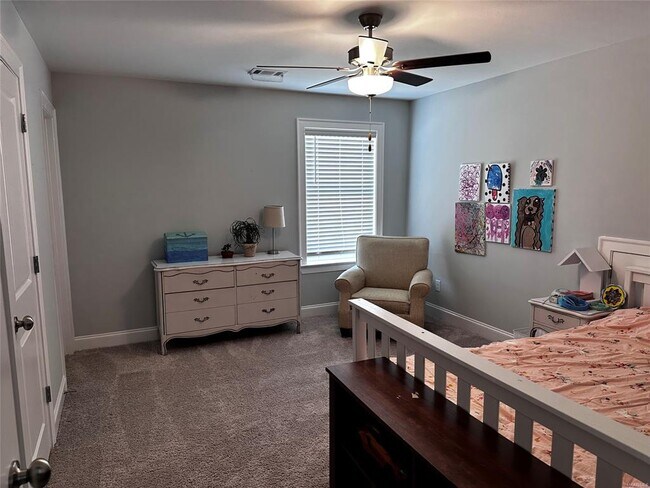 Building Photo - 1425 Charleston Dr