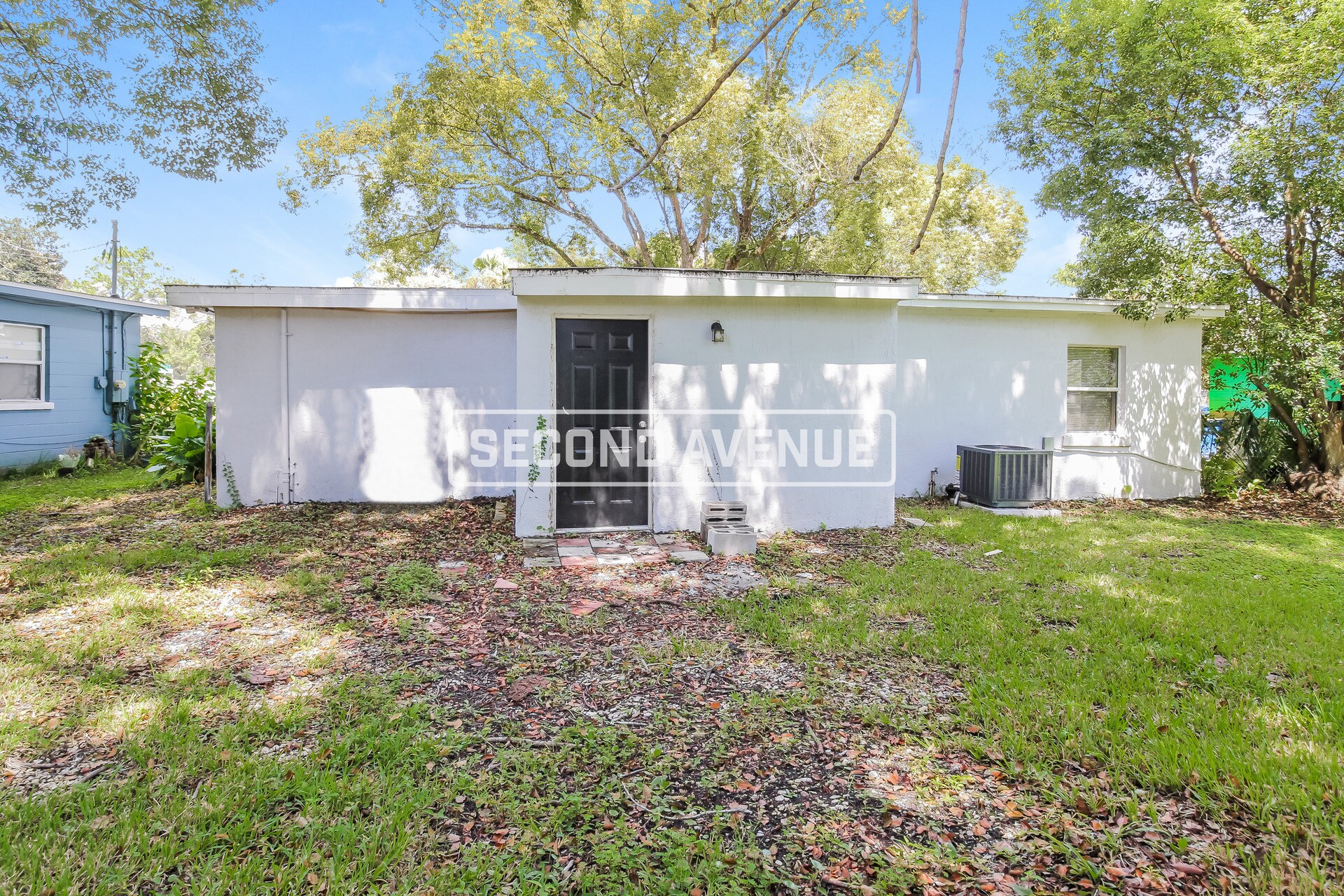 Building Photo - 2646 Lantana Ave