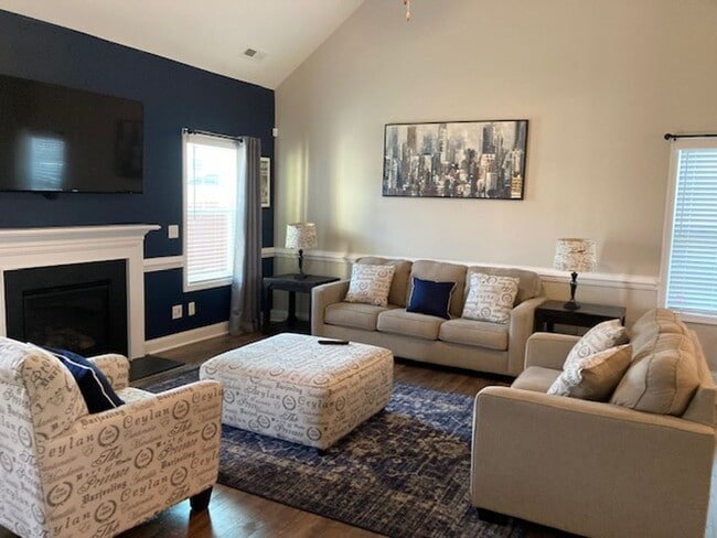 Building Photo - Bedford-Highlands