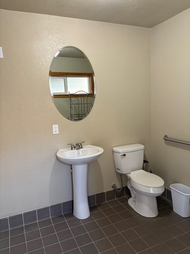 Building Photo - 79 S Ione St