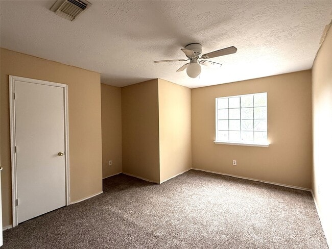 Building Photo - 9023 Kalewood Dr