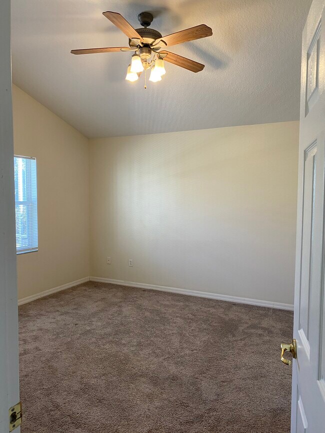 Building Photo - 10 Tanglewood Ct