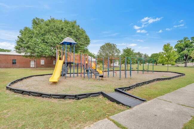Building Photo - 4 Adkinson Dr