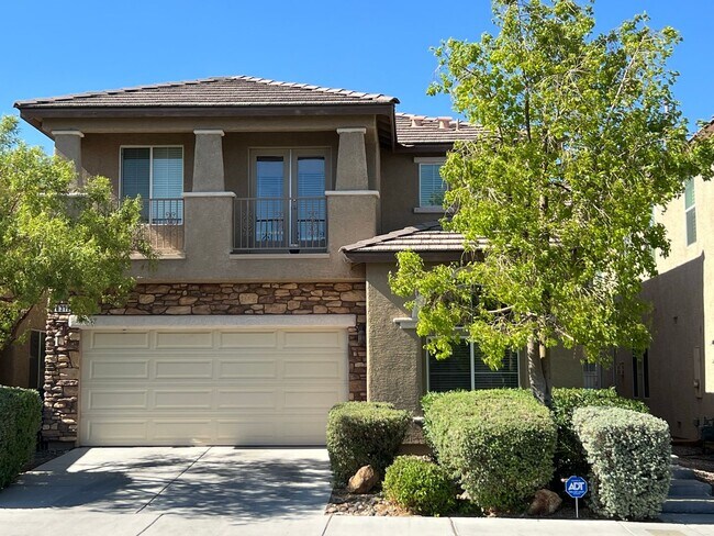 Building Photo - ABSOLUTELY AMAZING! Large 4 bedroom 2 stor...