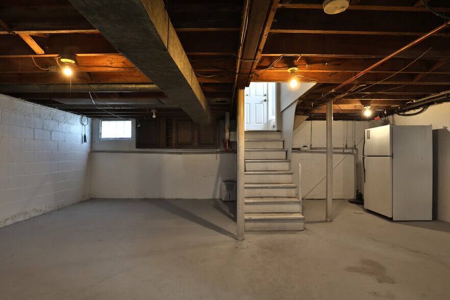 Building Photo - 5586 Emerson Ave