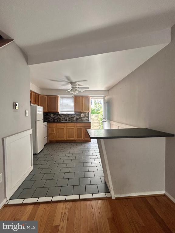 Building Photo - 708 Medina St