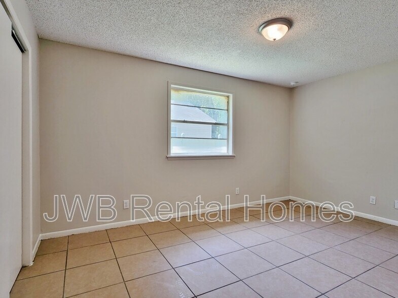 Building Photo - 3152 Thomas St