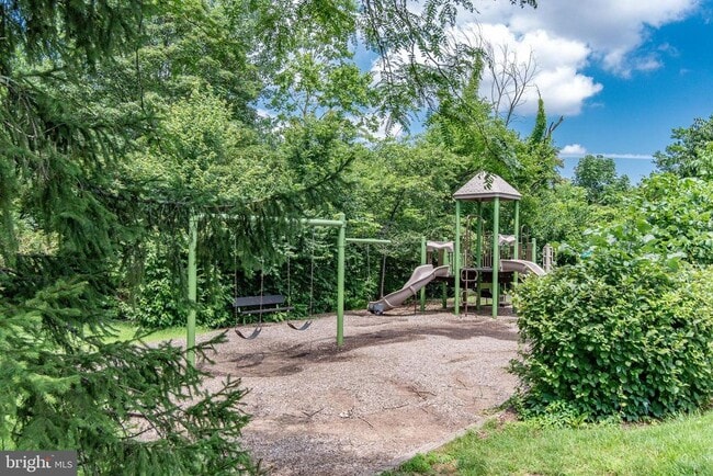 Building Photo - 13416 Burrough Farm Dr