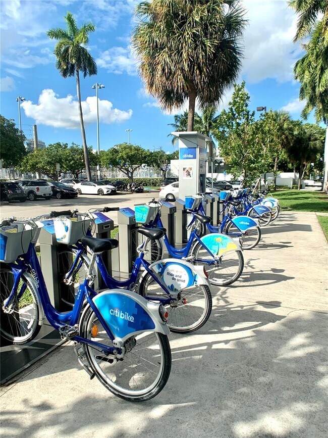 Building Photo - 1025 Alton Rd