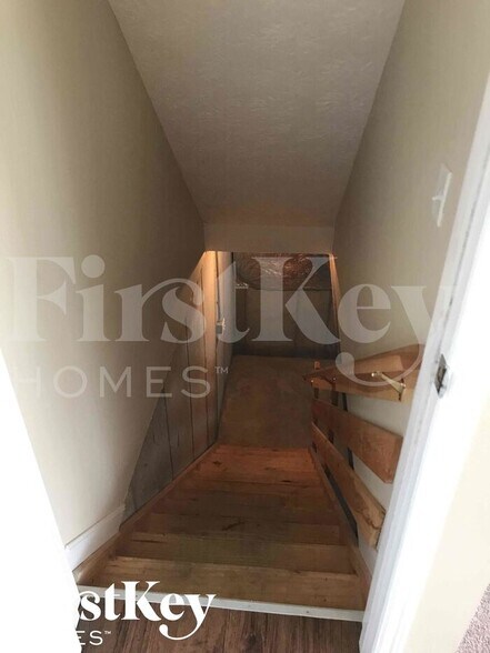 Building Photo - 100 Teil Tree Ct