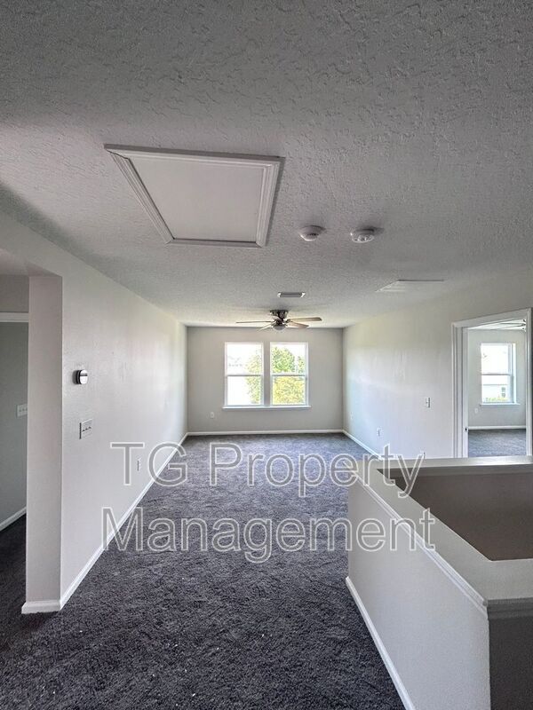 Building Photo - 102 Bluejack Ln