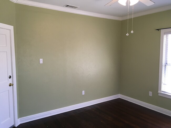 Large bedroom - 210 S Rosemont Ave