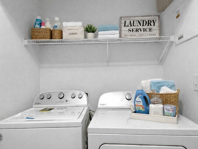 Building Photo - !! SPECIAL HALF OFF SECOND MONTH'S RENT !! Beautiful 3BR 2.5BA Townhome w/ Fenced Patio • In-Unit...