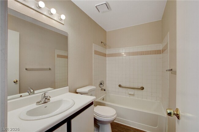 Building Photo - 200 Mission Laguna Ln