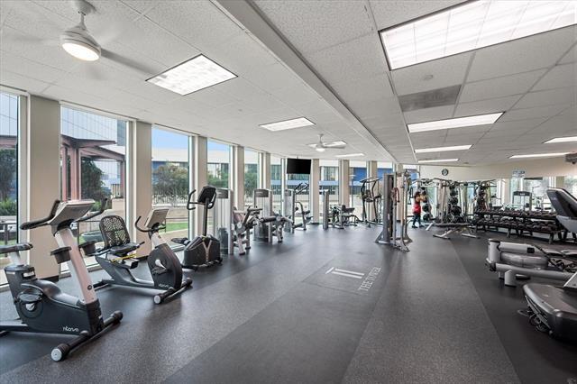 Building Photo - 500 Throckmorton St