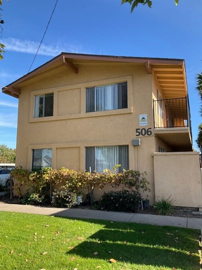 Building Photo - Downstairs One Bedroom Apartment