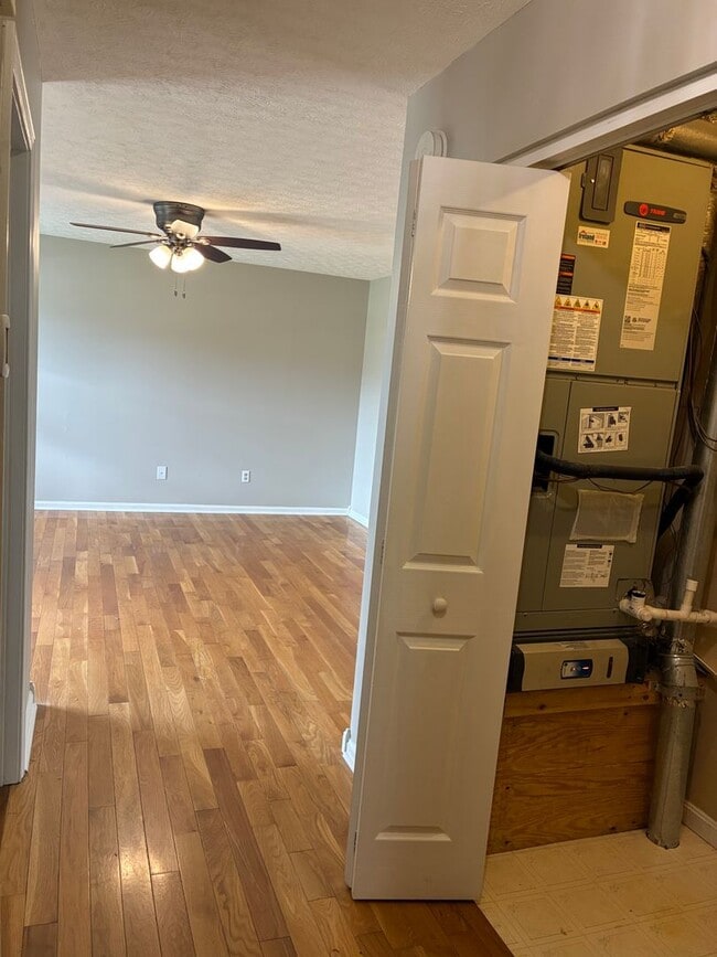 Building Photo - **NEW PRICE**   **New Paint**   **New Carpet**  Ready for YOU!!