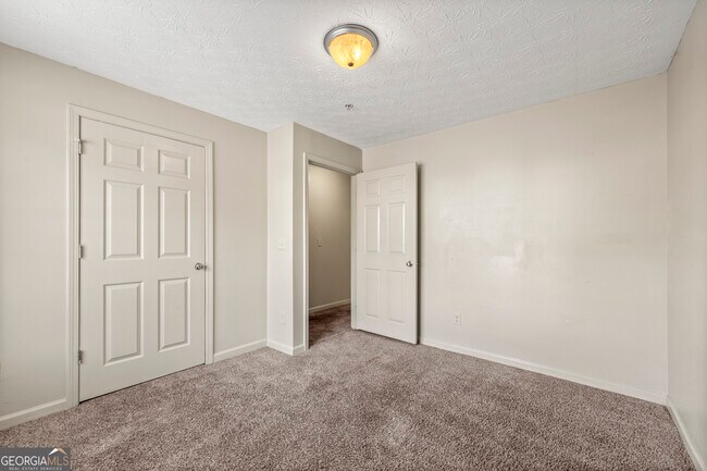 Building Photo - 9202 Fairington Ridge Cir