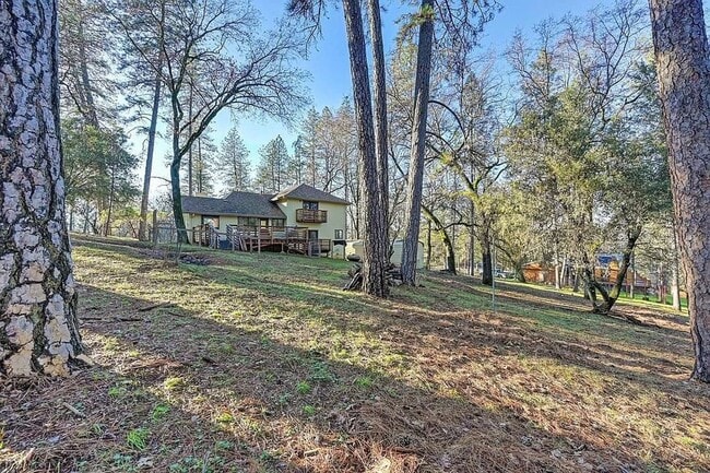 Building Photo - Beautiful 3BR/3BA Home on 1 Acre in Gated ...