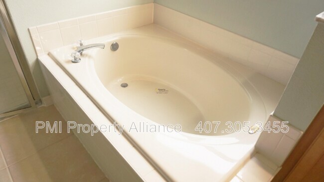 Building Photo - 1521 Parkglen Cir