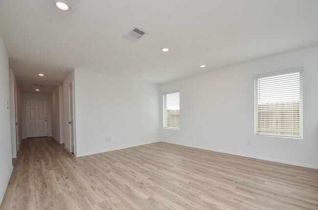 Building Photo - 18119 Rockvine Dr