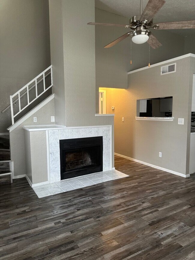 Building Photo - Spacious Two Bedroom Townhome with Private Patio!