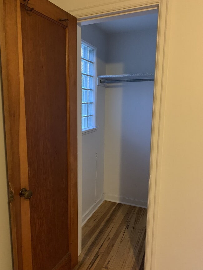 Building Photo - 2 Bedroom Duplex $1100/Month