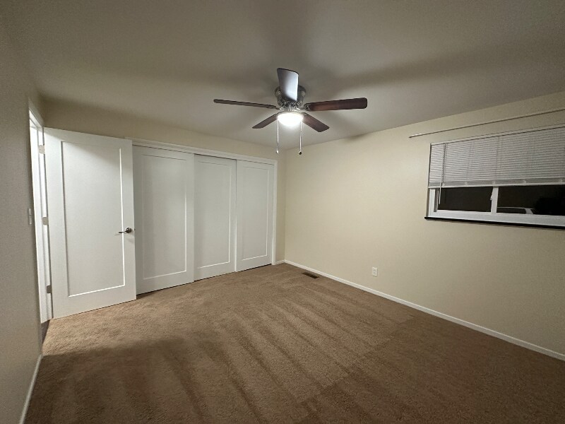 Building Photo - 4055 Royal Oak Dr