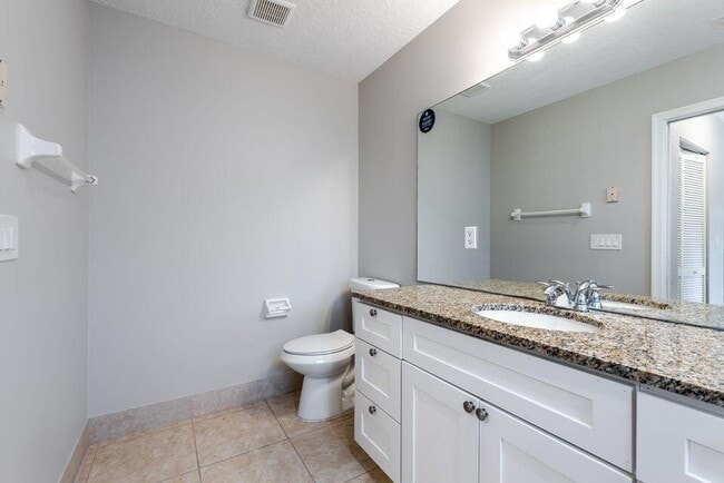 Building Photo - 1025 Staghorn St