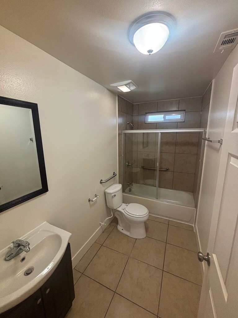 Building Photo - 232 W 91st St