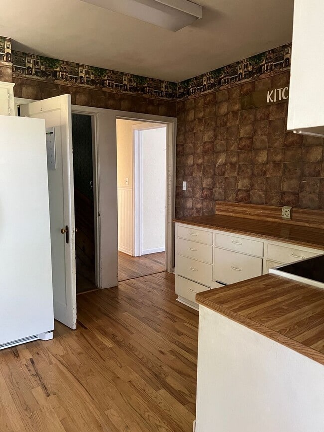 Building Photo - Charming 5 Bed, 2 bath home in the heart o...