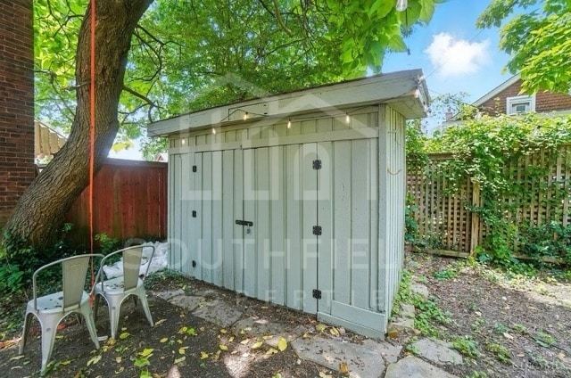 Building Photo - 2319 Victor St