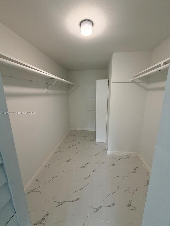 Building Photo - 36 Island Ave