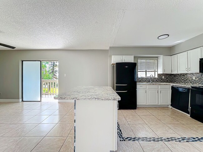Building Photo - 163 Springwood Cir