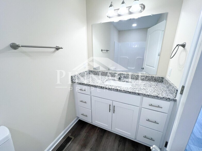 Building Photo - 213 Munford St