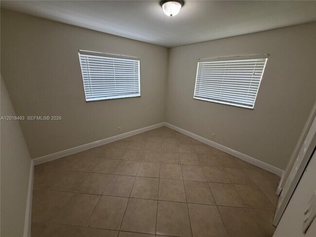Building Photo - 808 SW 30th St