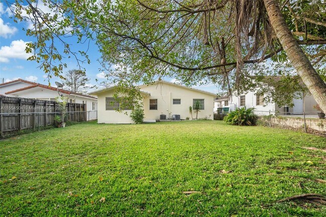 Building Photo - 8873 SW 25th St